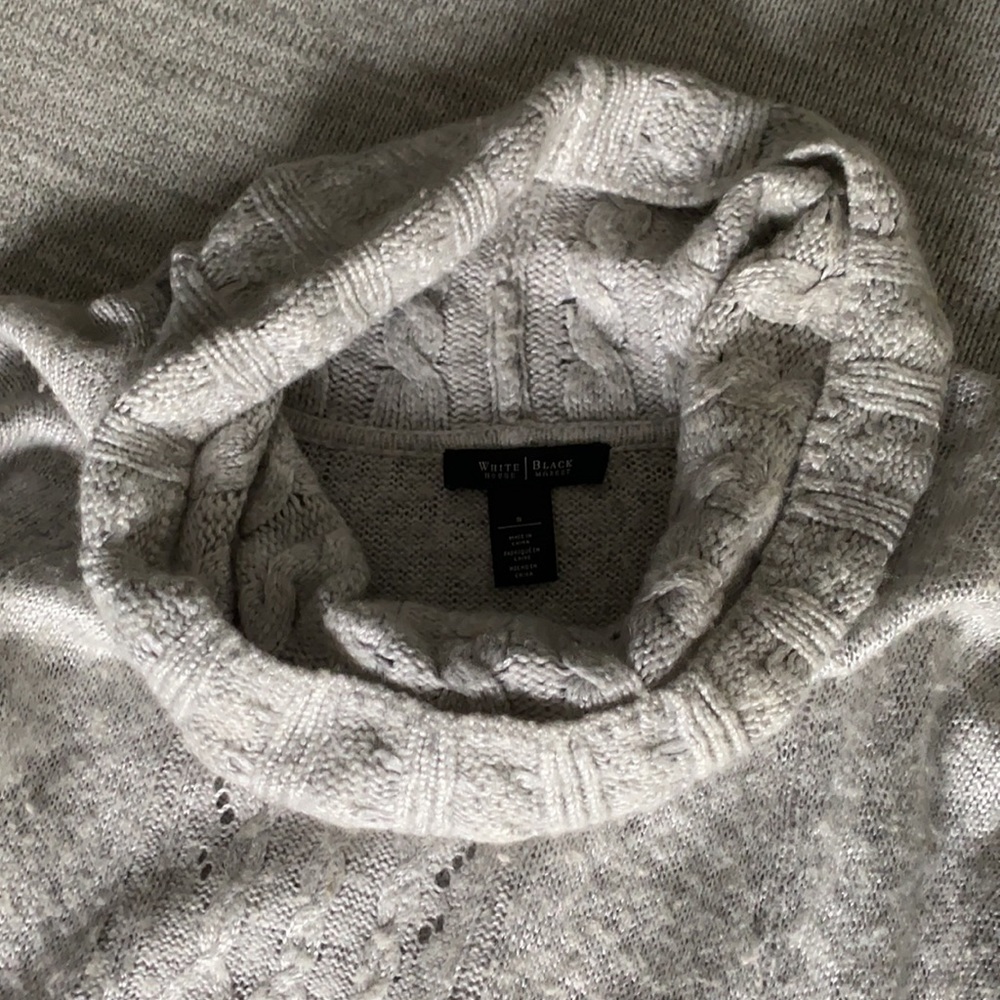 Short Sleeve Sweater With Functioning Pockets! - image 3